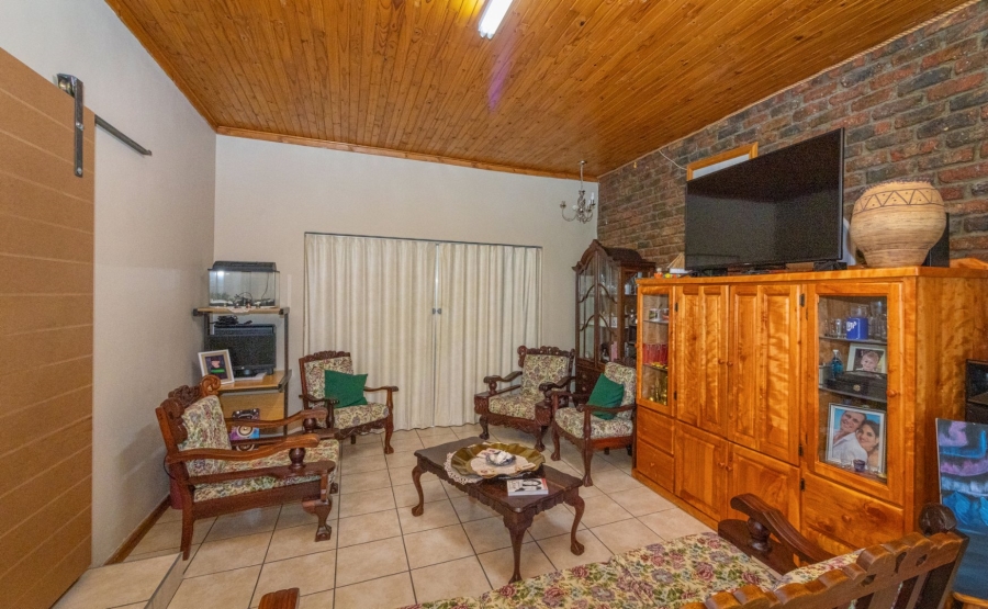 5 Bedroom Property for Sale in Jordania Free State